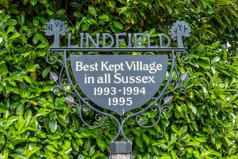 2 Cedar Place, Buxshalls Ardingly Road, Lindfield, Haywards Heath, RH16 2QY