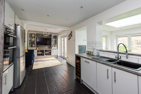 58 Penleigh Gardens, Wombourne, Wolverhampton, WV5 8EJ