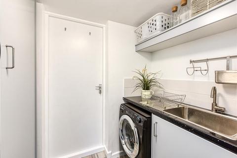 58 Penleigh Gardens, Wombourne, Wolverhampton, WV5 8EJ