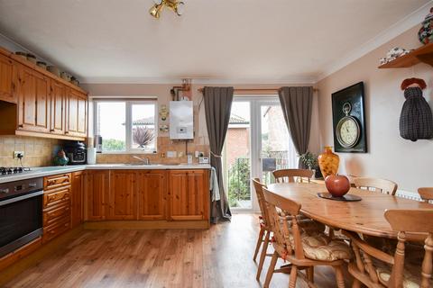 3 bedroom terraced house for sale, Field Way, St. Leonards-On-Sea