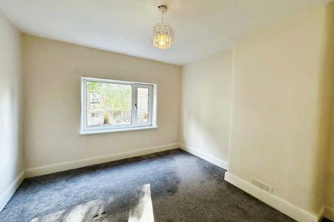 3 bedroom semi-detached house to rent, Duckworth Road, Manchester M25