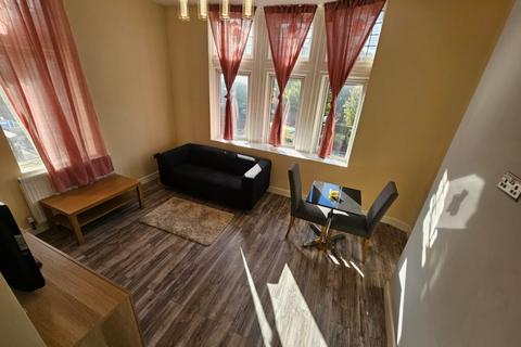 1 bedroom flat to rent, The Crescent, Hyde Park, Leeds, LS6 2NW