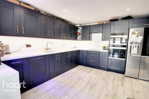 67 Fennells, Harlow, CM19 4RN