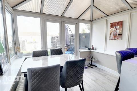 67 Fennells, Harlow, CM19 4RN