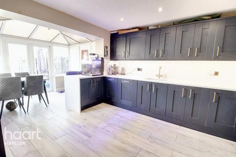 67 Fennells, Harlow, CM19 4RN