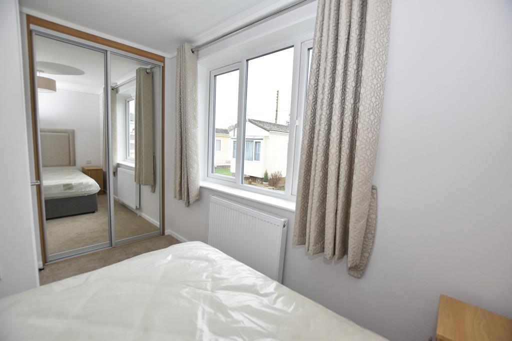 33white bed1a (Copy)
