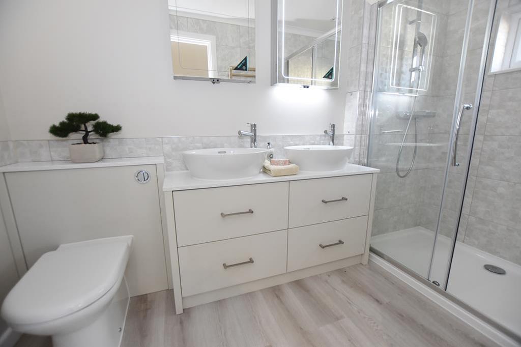 3laurel ensuite (Copy)