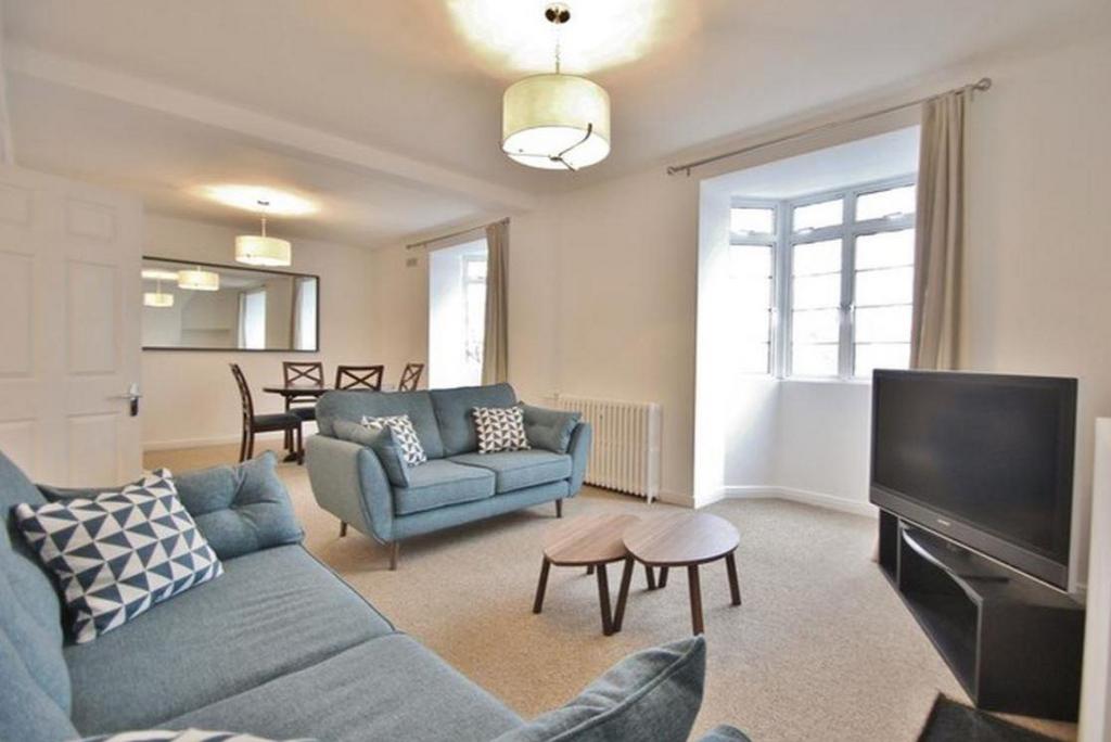 Harewood Avenue, London NW1 3 bed apartment to rent £4,420 pcm (£