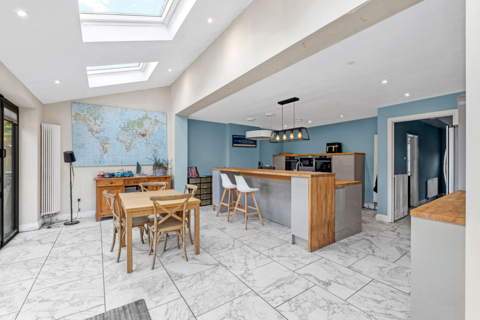 15 The Glade, Epsom, KT17 2HN