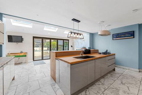 15 The Glade, Epsom, KT17 2HN