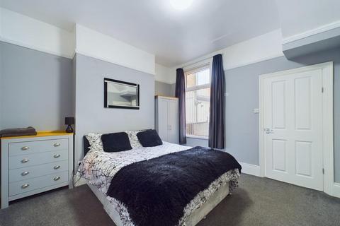 6 bedroom terraced house for sale, Horsforth Avenue, Bridlington