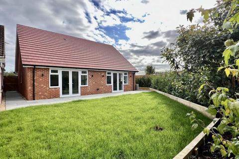 3 bedroom bungalow for sale, Highfield Road, Ringwood, BH24 1RF