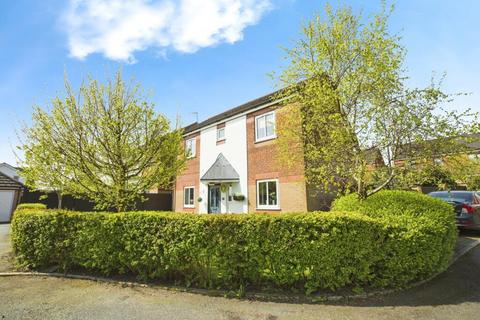 3 bedroom detached house for sale, Heathmoor Park Road, Illingworth, Halifax