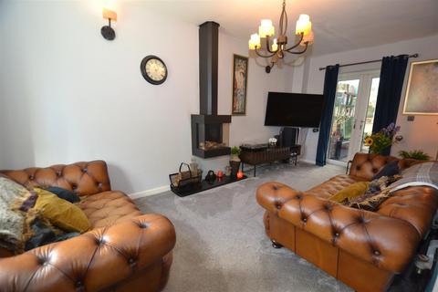 3 bedroom detached house for sale, Heathmoor Park Road, Illingworth, Halifax