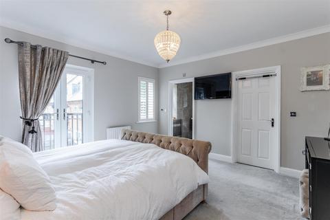 5 bedroom townhouse for sale, Boyes Crescent, Napsbury Park, Hertfordshire, St Albans