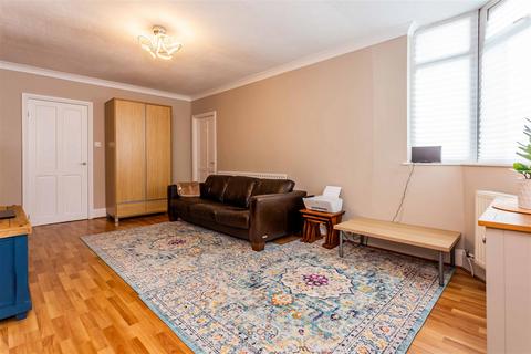 2 bedroom apartment for sale, King John Terrace, Heaton, Newcastle Upon Tyne