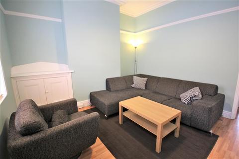 3 bedroom terraced house to rent, Burley Lodge Terrace, Hyde Park, Leeds, LS6 1QD