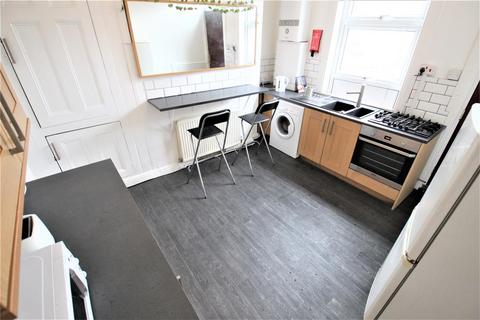 3 bedroom terraced house to rent, Burley Lodge Terrace, Hyde Park, Leeds, LS6 1QD