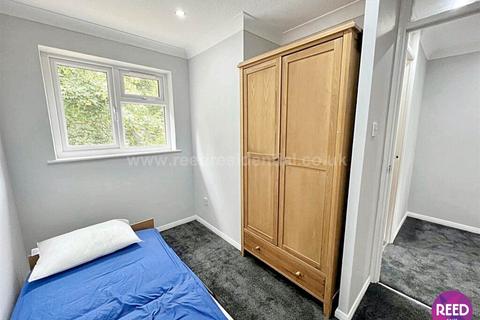 99 Curling Lane, Badgers Dene, Grays, RM17 5JJ
