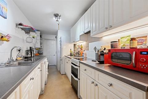 28d Bolingbroke Road, London, W14 0AL