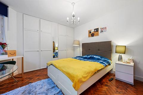 28d Bolingbroke Road, London, W14 0AL