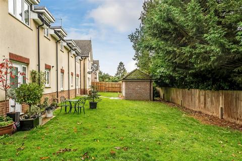 1 bedroom apartment for sale, HALCYON CLOSE, OXSHOTT, KT22