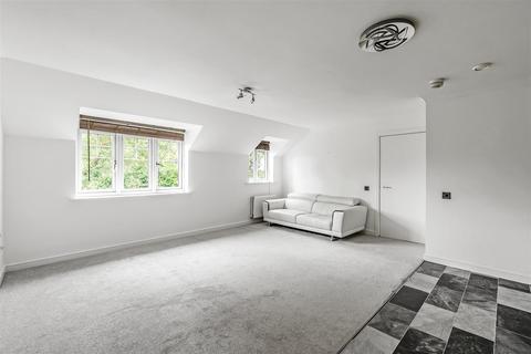 11 Halcyon Close, Oxshott, Leatherhead, KT22 0HA