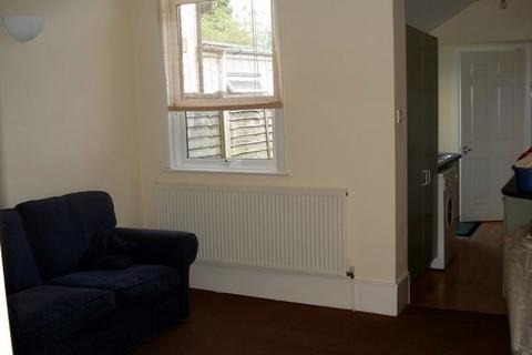 2 bedroom house to rent, 83 Gleave Road, B29 6JW