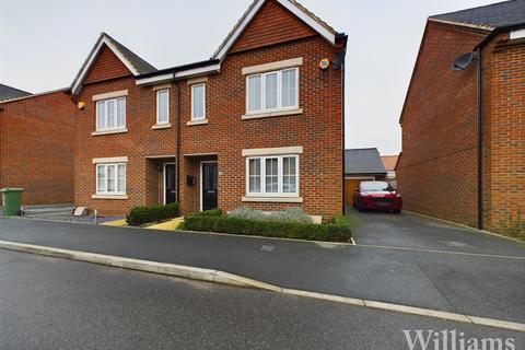 3 bedroom semi-detached house for sale, Darlash Road, Aylesbury HP22