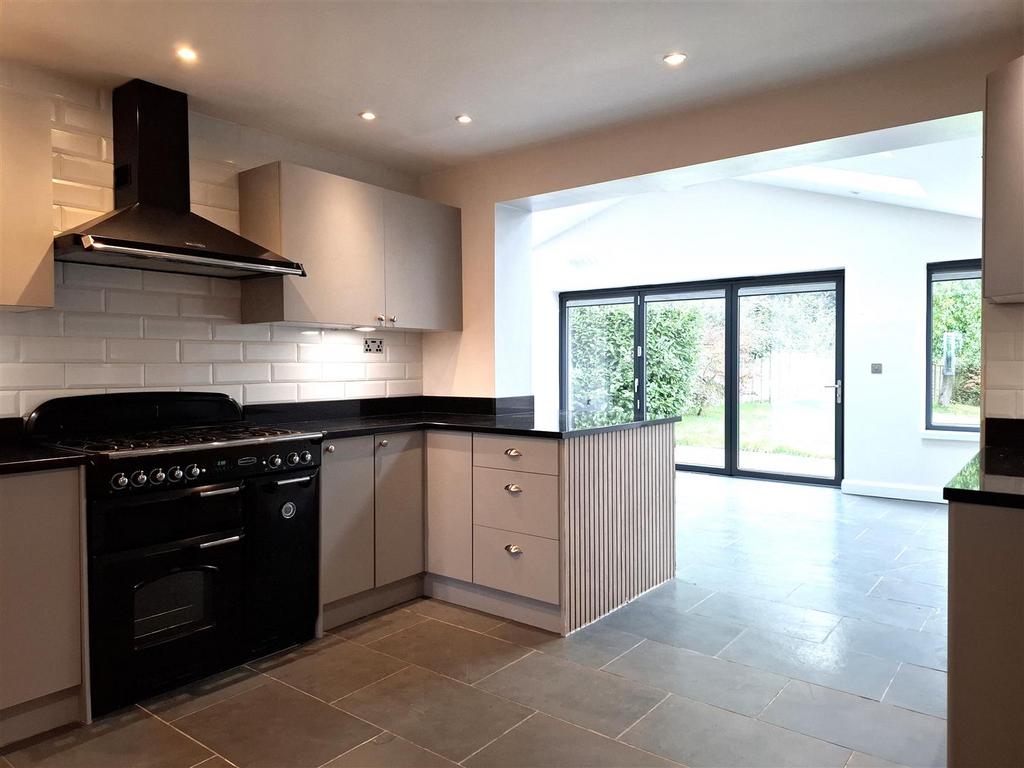 Loder Drive, Hereford 4 bed house to rent £1,800 pcm (£415 pw)