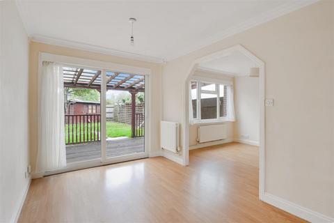 27 Melton Place, Epsom, KT19 9EE