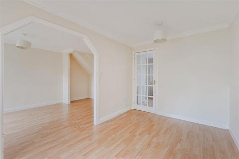 27 Melton Place, Epsom, KT19 9EE