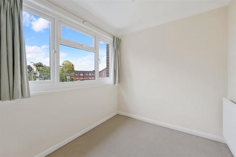 27 Melton Place, Epsom, KT19 9EE
