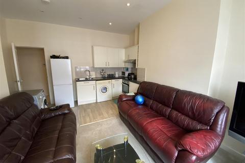 2 bedroom apartment to rent, 106-114 South Street, Eastbourne BN21