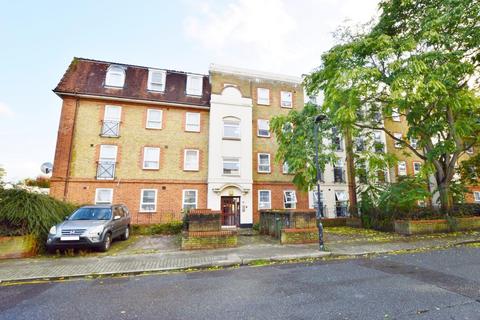 3 bedroom flat for sale, Memorial Avenue, Stratford