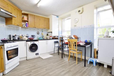 3 bedroom flat for sale, Memorial Avenue, Stratford