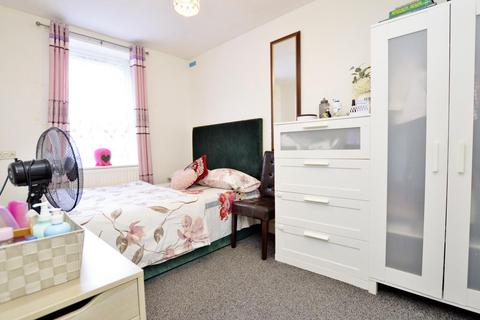 3 bedroom flat for sale, Memorial Avenue, Stratford