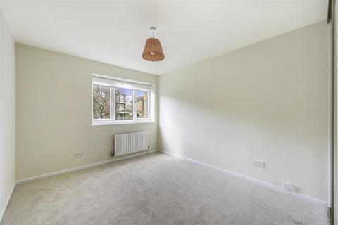 2 bedroom apartment to rent, Basing Road