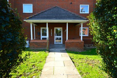 2 bedroom property to rent, Grasholm Way, Slough, Berkshire, SL3