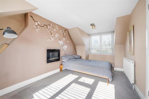 2 bedroom maisonette for sale, Saxon Road, London