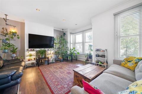 2 bedroom maisonette for sale, Saxon Road, London