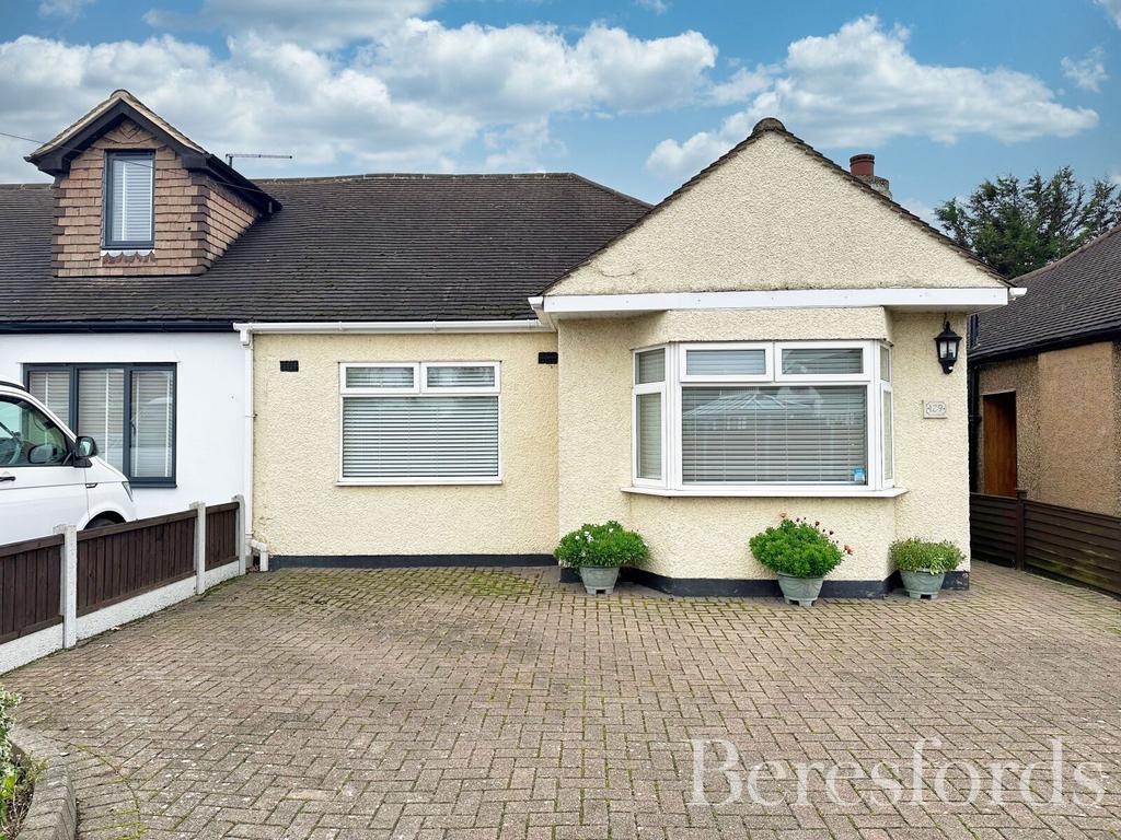 Kenilworth Gardens, Hornchurch, RM12 3 bed bungalow for sale £595,000