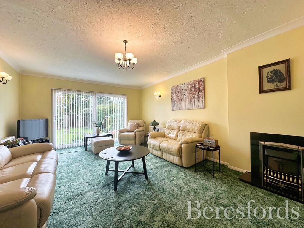 Kenilworth Gardens, Hornchurch, RM12 3 bed bungalow for sale £595,000