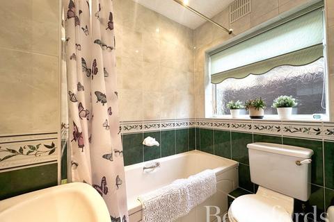 129 Kenilworth Gardens, Hornchurch, RM12 4SG