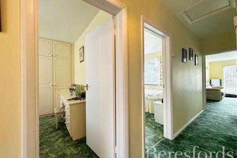129 Kenilworth Gardens, Hornchurch, RM12 4SG