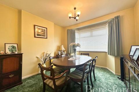 129 Kenilworth Gardens, Hornchurch, RM12 4SG
