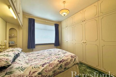129 Kenilworth Gardens, Hornchurch, RM12 4SG
