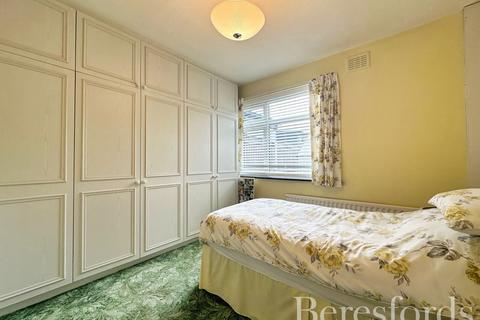 129 Kenilworth Gardens, Hornchurch, RM12 4SG