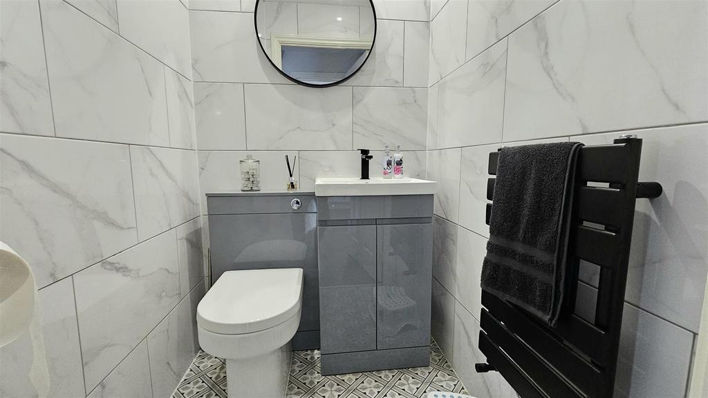 Guest Cloakroom/WC