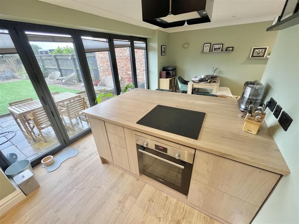 Dining Kitchen Aspect 3